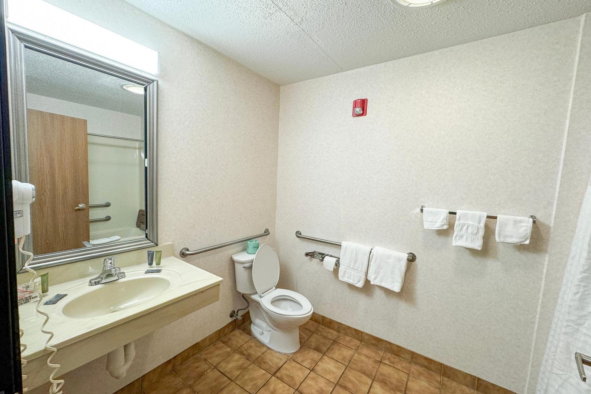 Fairbridge Inn & Suites Batavia-Darien Amusement Park Exteriör bild